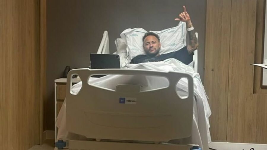 Neymar se somete a cirugía de rodilla en Brasil con la mira puesta en el Mundial 2026