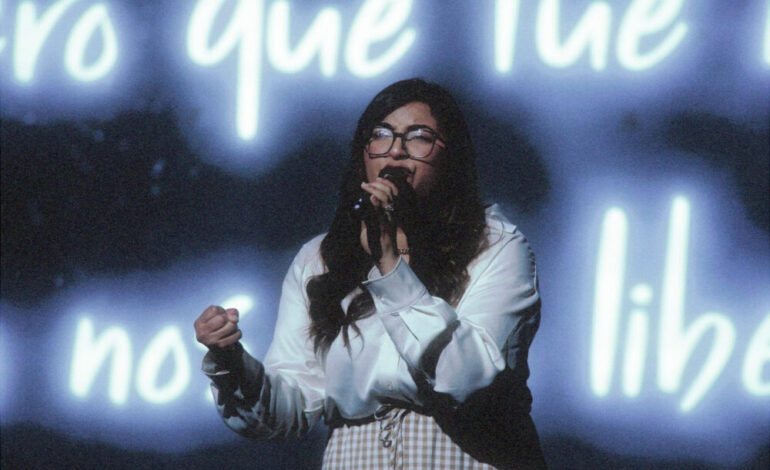 Andrea Fuenmayor cierra un año de éxitos con el lanzamiento de “Santa La Noche”