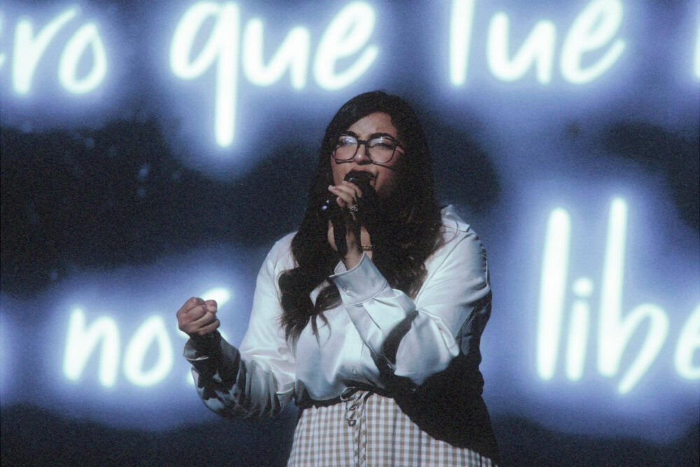 Andrea Fuenmayor cierra un año de éxitos con el lanzamiento de “Santa La Noche”