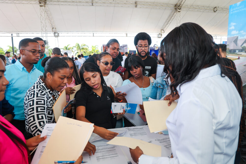 Departamento Aeroportuario impulsa empleabilidad juvenil en la 4ta Feria de Empleos del Sector Aeronáutico