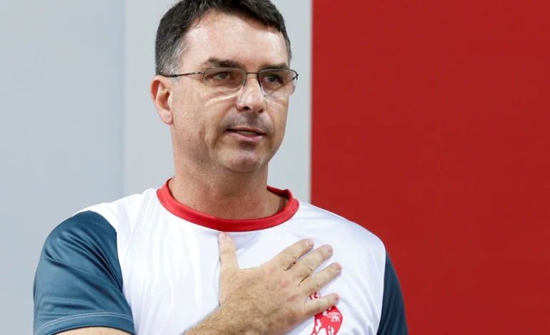 Flávio Bolsonaro oficializa su candidatura presidencial para 2026 y asume el relevo político de su padre