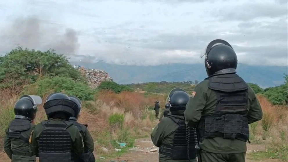 Dos muertos y 14 heridos durante violento operativo policial en bloqueo de Cochabamba