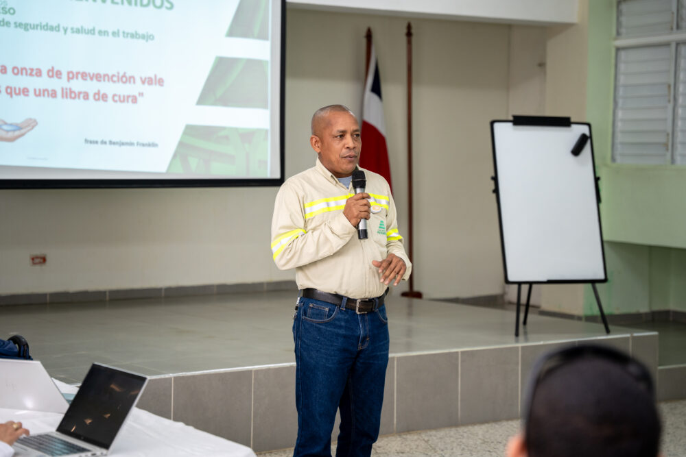 Cementos Progreso Dominicana capacita a estudiantes en seguridad industrial en San Pedro de Macorís