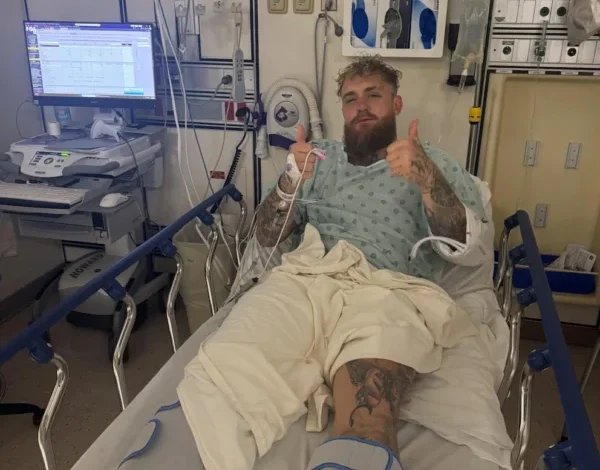 Anthony Joshua  le fractura la mandíbula a Jake Paul