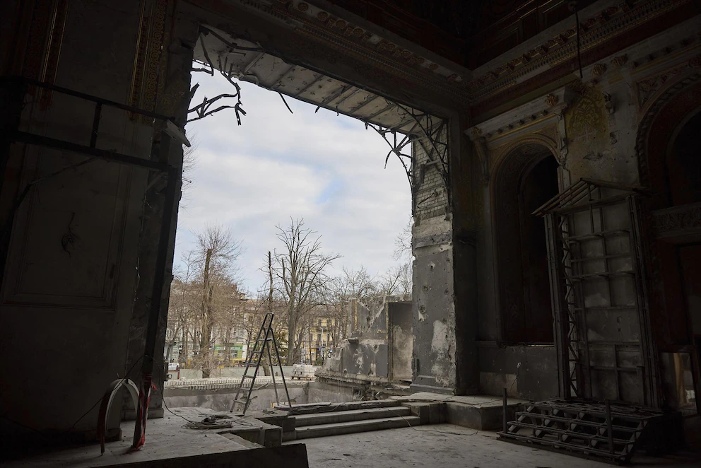 Ataque ruso a puerto de Odessa deja al menos ocho muertos y decenas de heridos