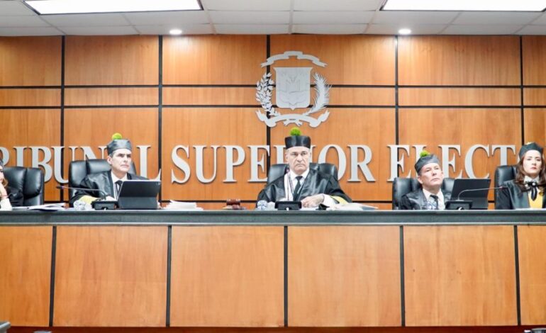 TSE declara inadmisibles amparos contra el PHD y aplaza audiencias para enero de 2026