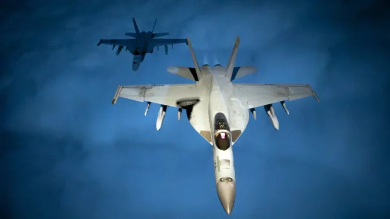 Padrino López denuncia intento de intimidación de EE. UU. tras sobrevuelo de aviones F-18 en el golfo de Venezuela
