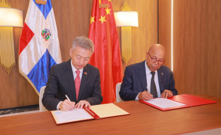 China dona equipos tecnológicos a la Cámara de Diputados dominicana