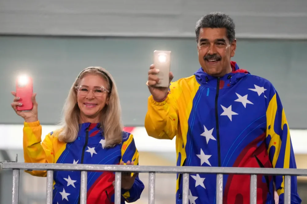 Maduro reaparece caminando por Caracas tras nuevas advertencias de Donald Trump