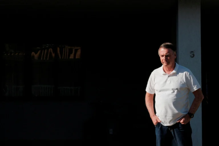 Bolsonaro es operado con éxito de doble hernia en Brasilia