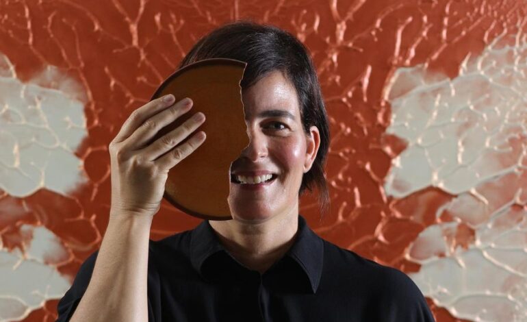 Fundación Alberto Cruz llevará a Europa la obra de Quisqueya Henríquez en 2026