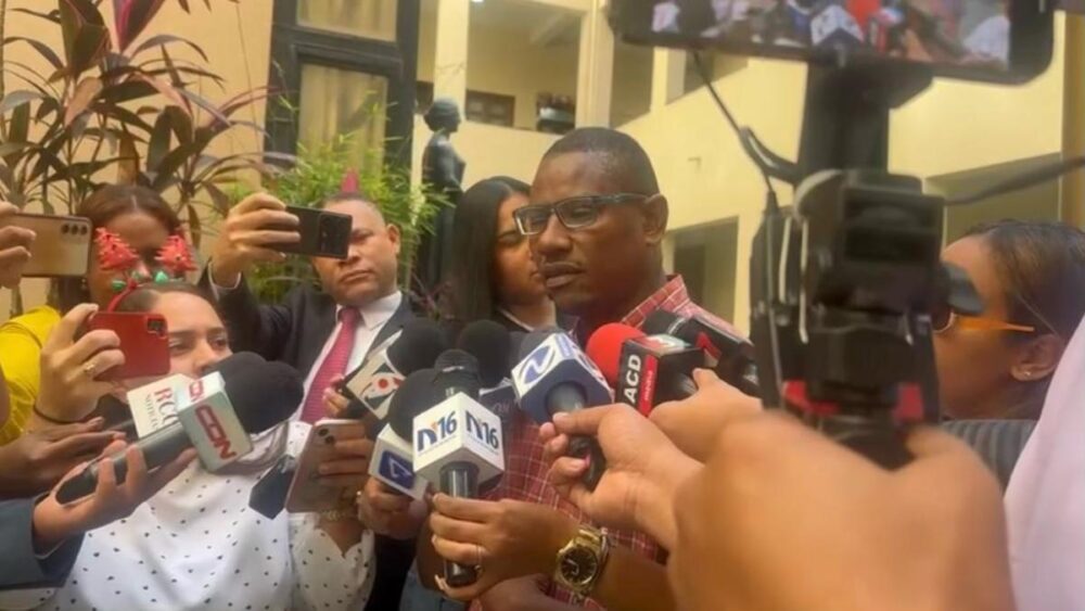 Familia de mayor del Ejército alega legítima defensa en caso de joven fallecida en Los Guandules