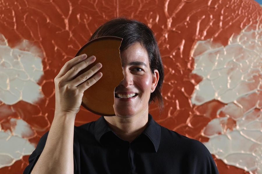 Fundación Alberto Cruz llevará a Europa la obra de Quisqueya Henríquez en 2026