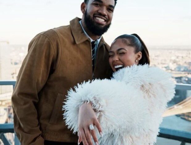 Karl-Anthony Towns anuncia su compromiso con Jordyn Woods en una Navidad inolvidable