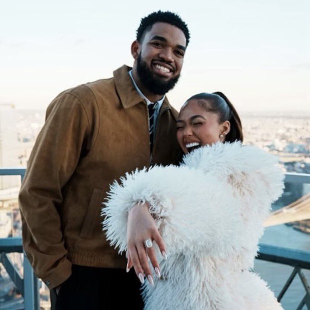 Karl-Anthony Towns anuncia su compromiso con Jordyn Woods en una Navidad inolvidable
