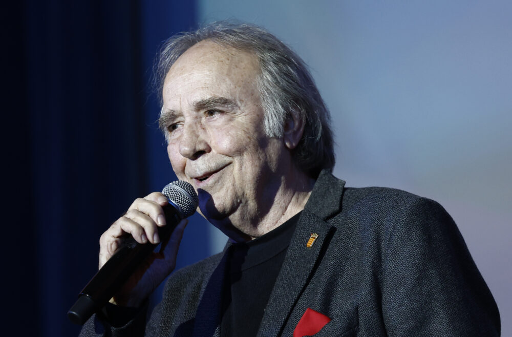 Joan Manuel Serrat emociona en la FIL de Guadalajara: “Me gustaría morir entre canciones”