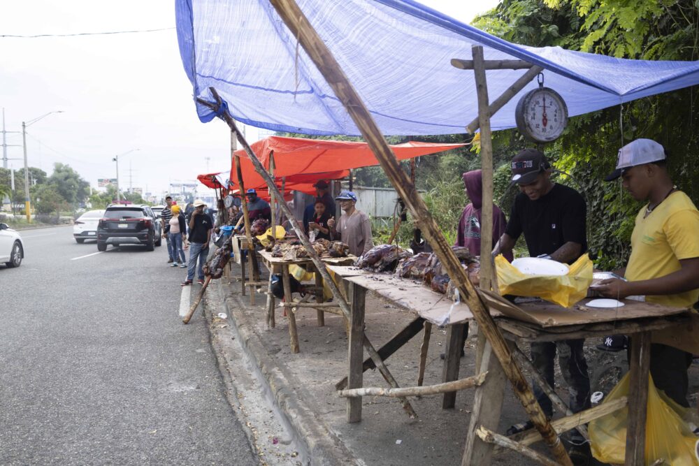 Lluvias marcan el Año Nuevo en Santo Domingo y ralentizan el movimiento de pasajeros y ventas