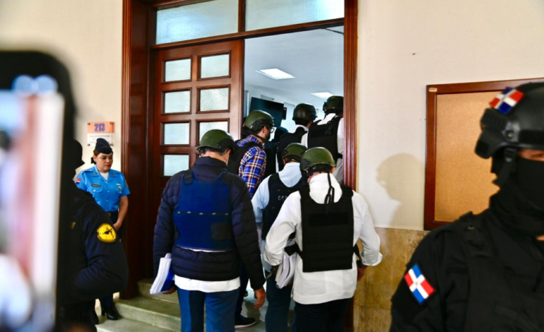 “No se desesperen”: tensión y consignas durante traslado de imputados del caso Senasa