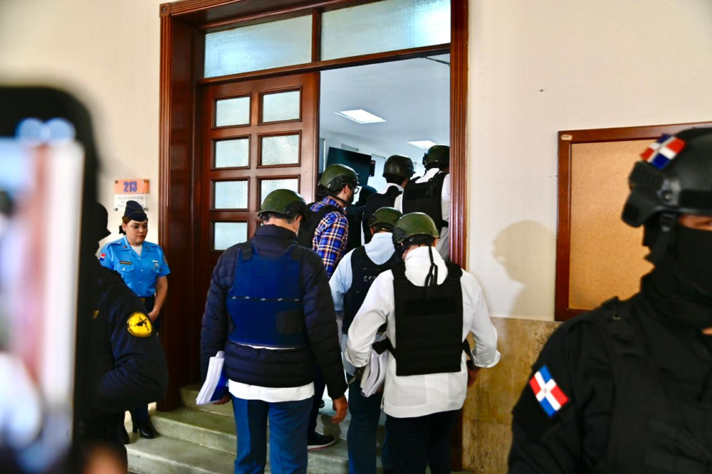 “No se desesperen”: tensión y consignas durante traslado de imputados del caso Senasa