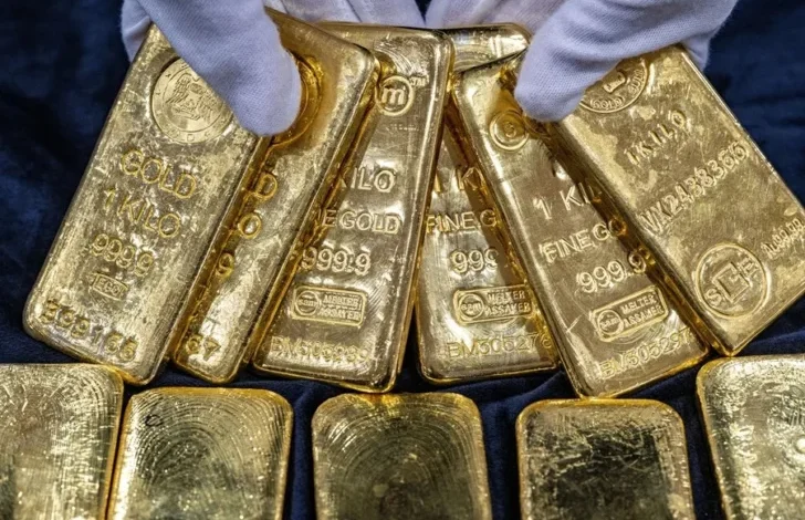 Oro y plata marcan nuevos máximos históricos impulsados por expectativas de recortes de tasas y tensiones geopolíticas