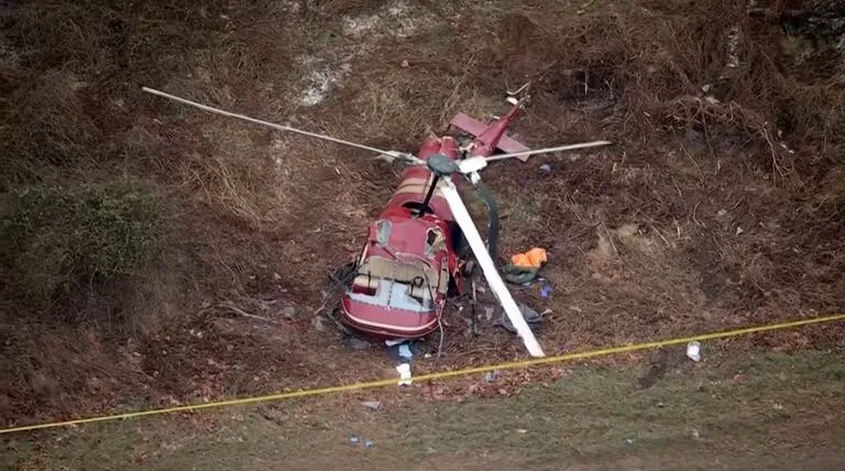 Dos helicópteros chocan en pleno vuelo en Nueva Jersey: un muerto y un herido grave