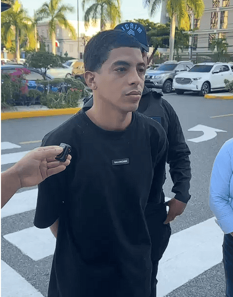 Se entrega “La Pipa”, señalado en balacera de Villa Duarte que dejó dos muertos, incluido un niño