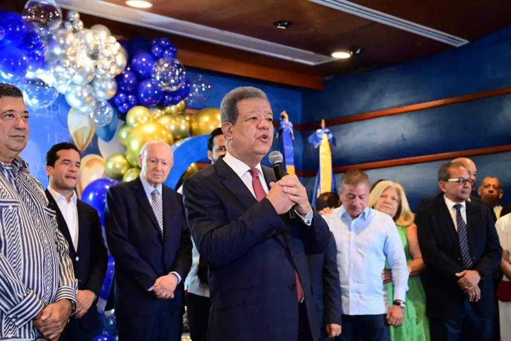 Leonel Fernández recibe respaldo político y social en Funglode y proyecta un 2026 de progreso