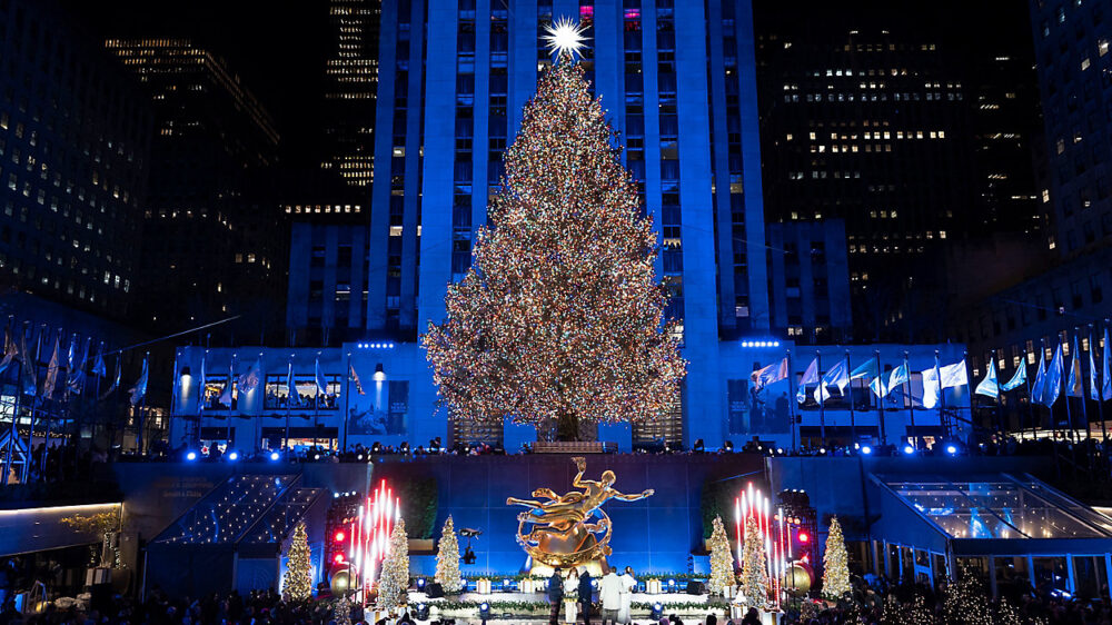 El árbol de Navidad del Rockefeller Center ilumina Nueva York en una emotiva ceremonia cargada de tradición