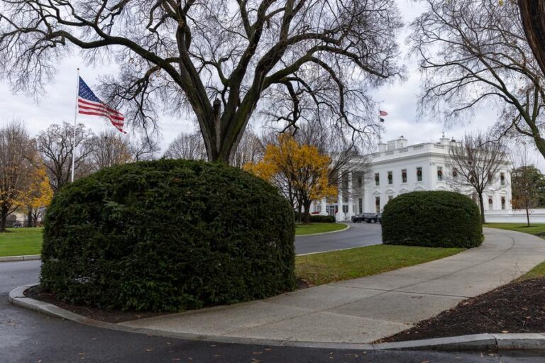 Trump amplía veto migratorio y suma 20 países a restricciones de ingreso a EE. UU.