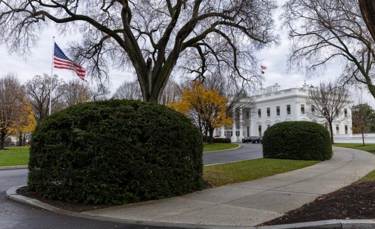 Trump amplía veto migratorio y suma 20 países a restricciones de ingreso a EE. UU.