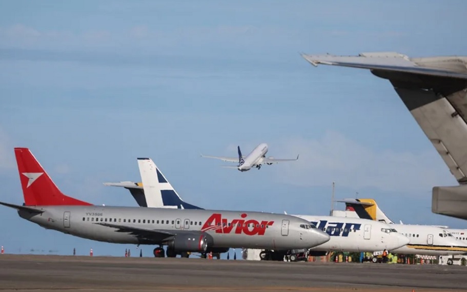 Crisis aérea en Venezuela: El principal aeropuerto del país amanece sin vuelos de aerolíneas internacionales tras advertencia de EE.UU.