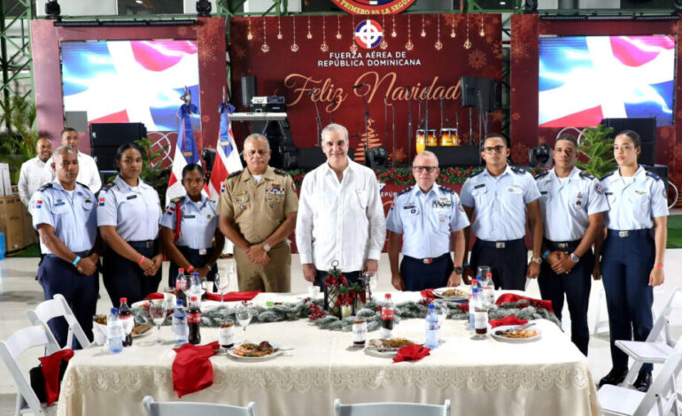 Abinader promete mejorar condiciones de vida y equipamiento de los militares