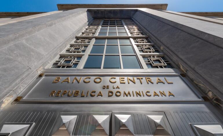 Dólar continúa a la baja: se vende este martes a RD$63.58