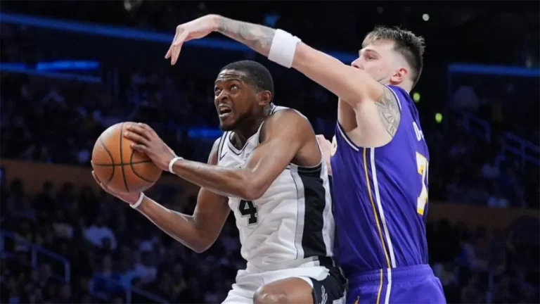 Spurs asaltan Los Ángeles y avanzan a semifinales de la NBA Cup ante Thunder