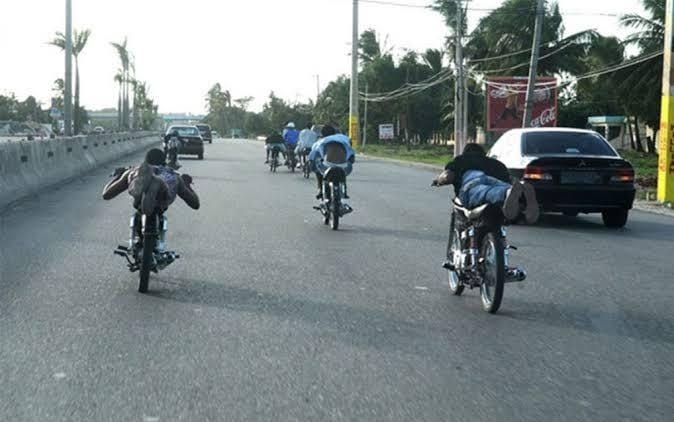 Policía frustra carrera clandestina en Bonao y detiene a nueve personas; se apostaban RD$200,000