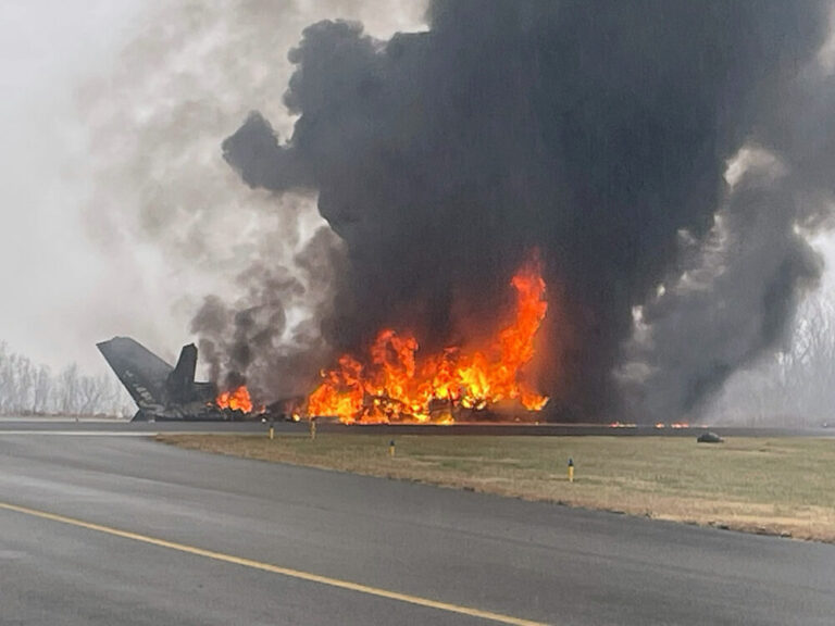 Tragedia aérea: el avión de Greg Biffle se estrelló justo antes de tocar pista