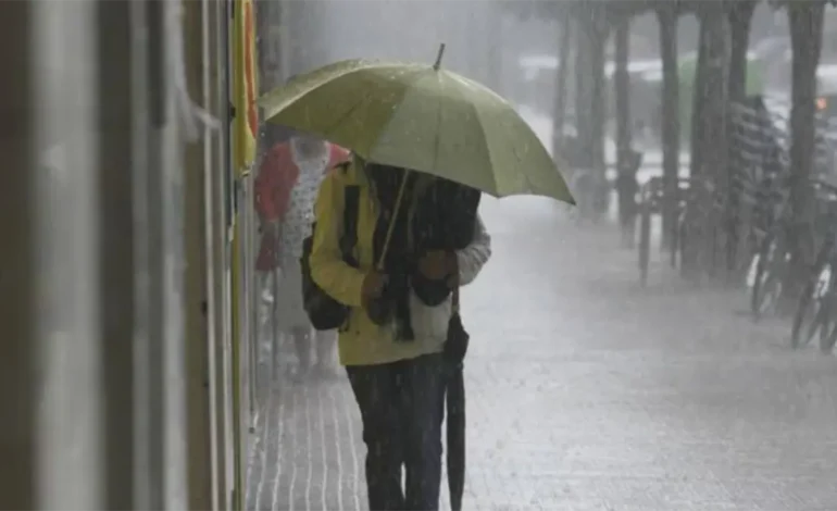 Viento del Este mantiene lluvias dispersas y alerta marítima en gran parte del país