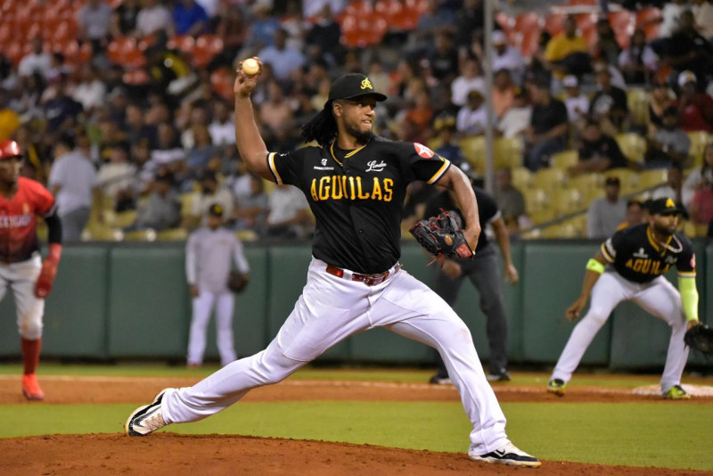 Águilas rugen en el Cibao, vencen a Leones y se colocan a solo dos juegos del liderato