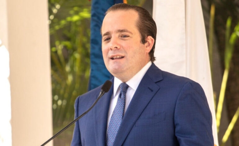 Paliza adelanta más cambios en el gabinete y pone su cargo a disposición