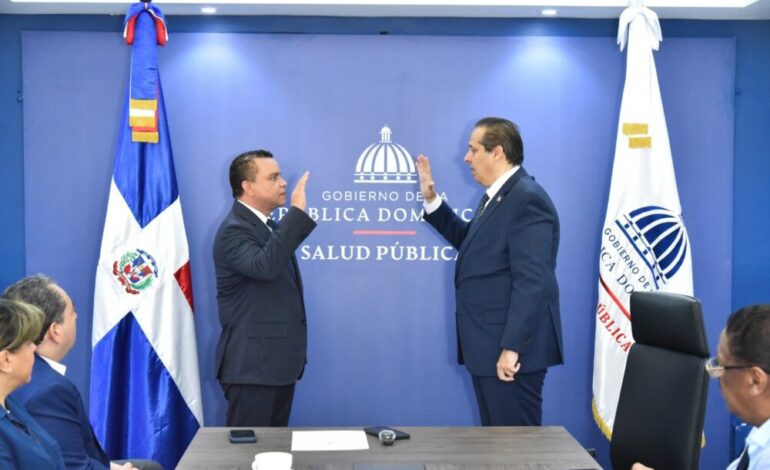 Julio César Landrón asume la Dirección Ejecutiva del Servicio Nacional de Salud