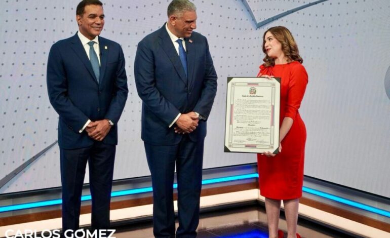 Senado dominicano reconoce a Telemundo por su aporte a la comunidad latina