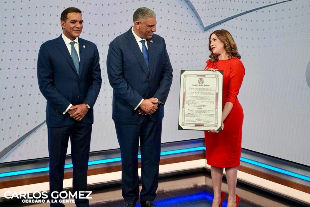 Senado dominicano reconoce a Telemundo por su aporte a la comunidad latina