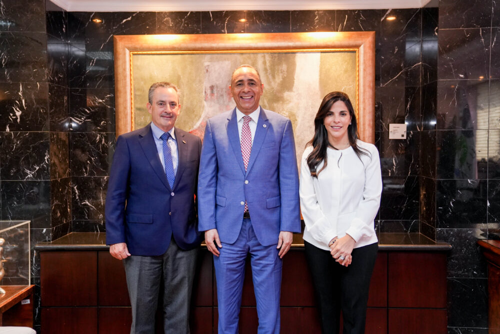 Aduanas y AMCHAMDR refuerzan alianza público-privada para impulsar el comercio exterior