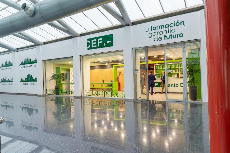 CEF.- Santo Domingo actualiza su oferta académica ante la nueva Ley de Contrataciones Públicas