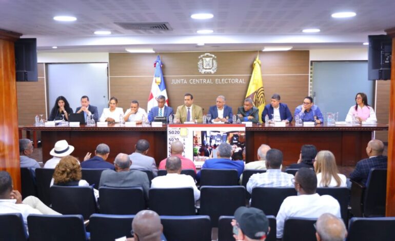 JCE presenta avances del proceso de cambio de la nueva cédula a partidos políticos