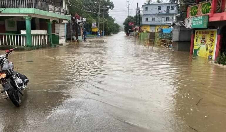 Fuertes inundaciones en las últimas horas en Sosúa, Puerto Plata, por la influencia de una vaguada
