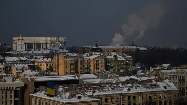 El 70 % de Kiev queda a oscuras tras devastadores bombardeos rusos contra el sistema energético