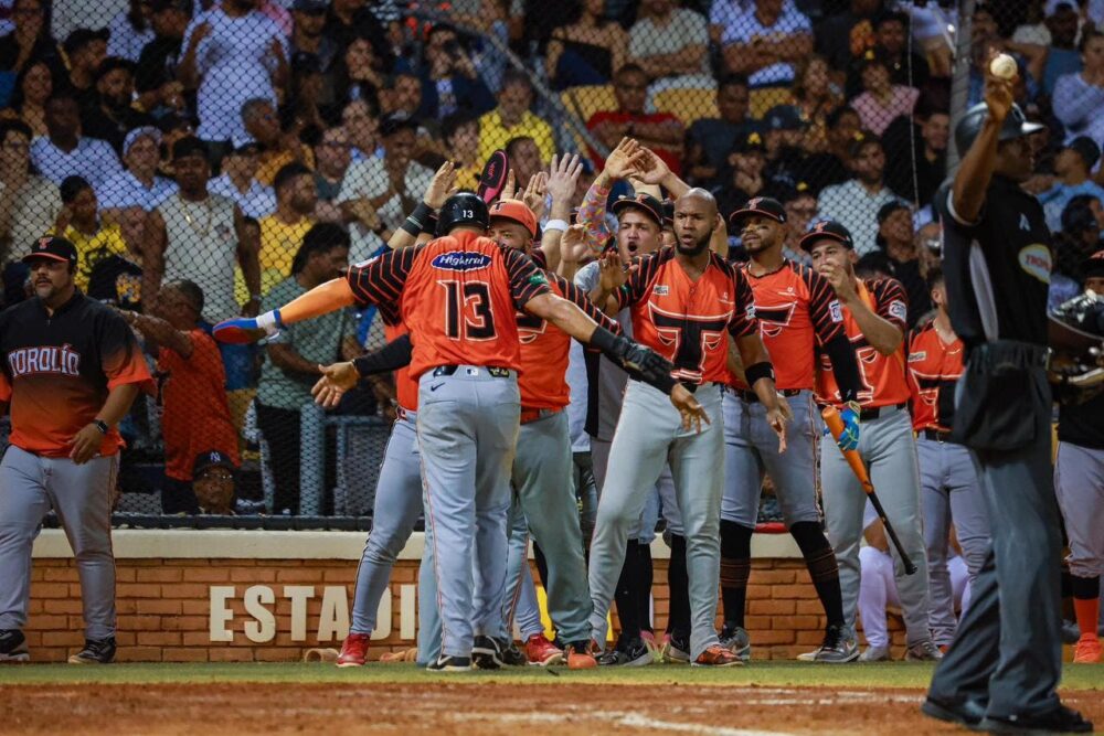 Los Toros callan al Cibao: blanqueada 3-0 hunde a las Águilas