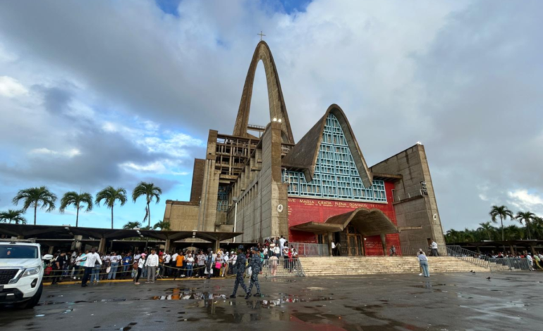 Multitud de fieles peregrina a Higüey para venerar a la Virgen de la Altagracia