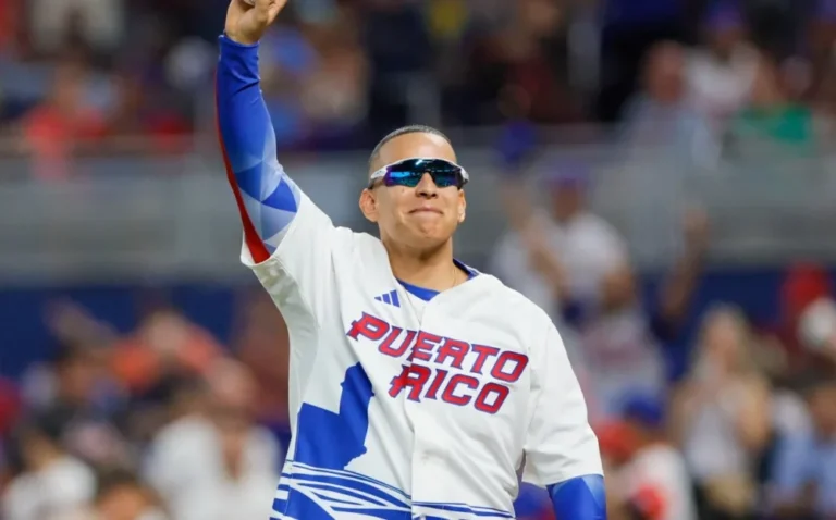 Daddy Yankee celebra histórico campeonato de los Cangrejeros de Santurce y su primer título como coapoderado